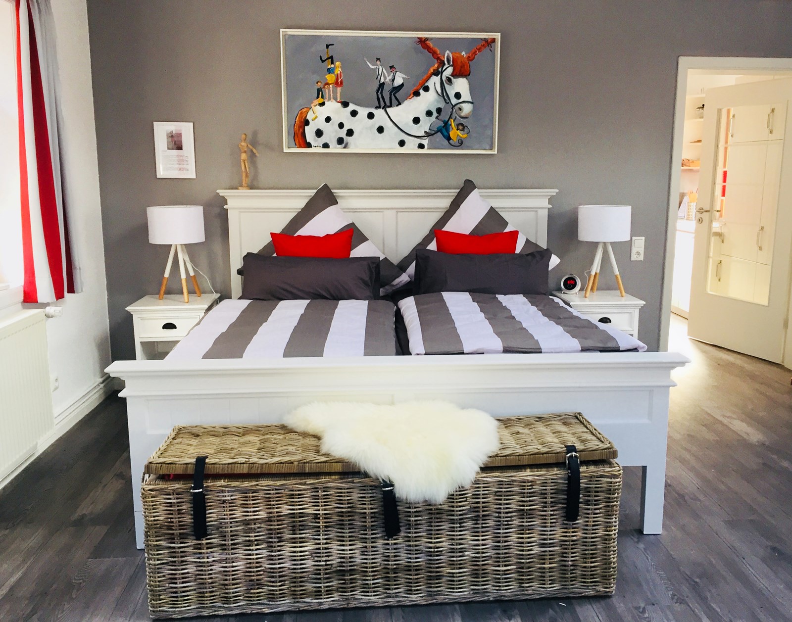 Schlafzimmer im hyggeligen Design - Verreisen mit Hund