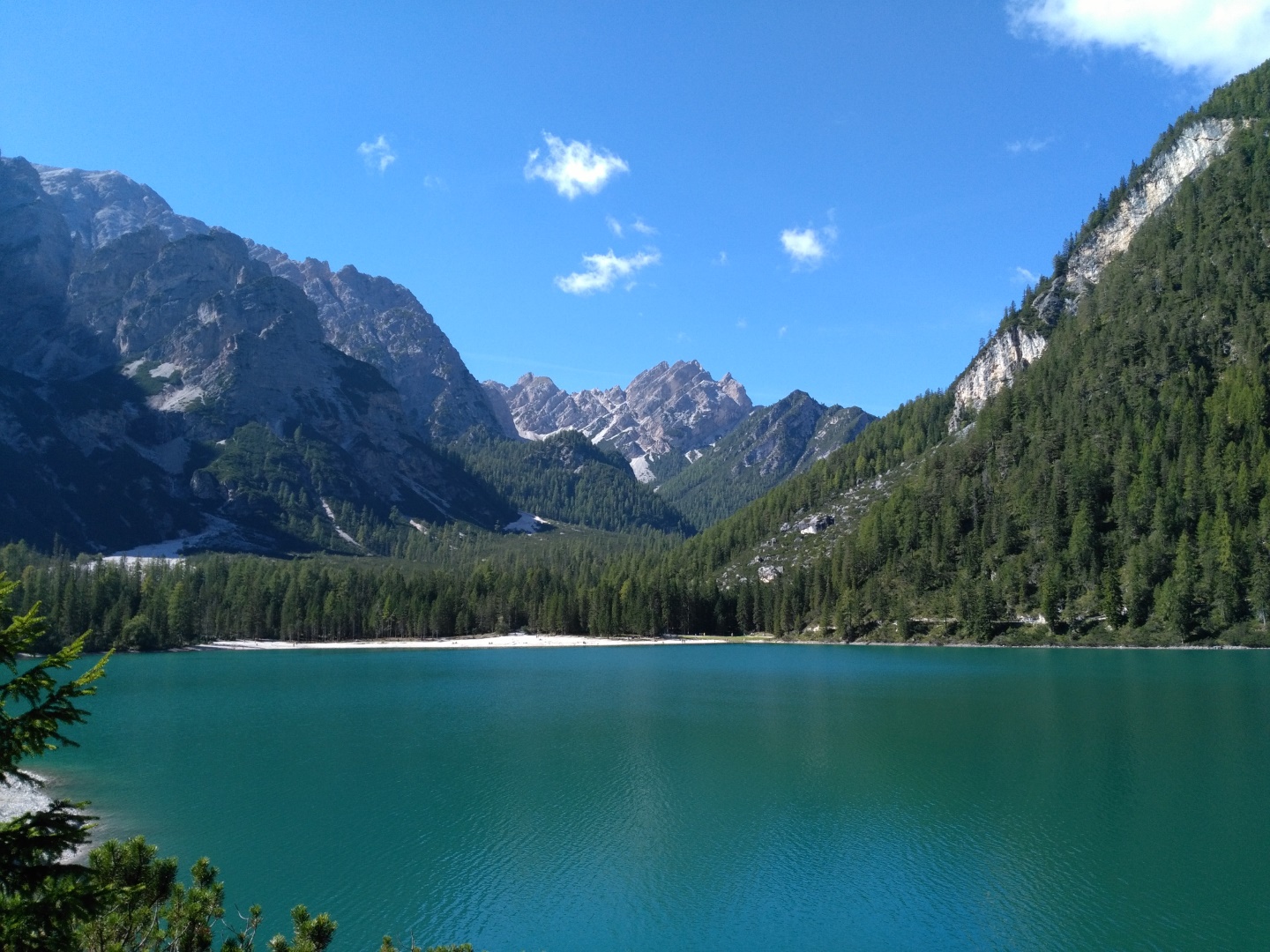 Pragser Wildsee in den Südtiroler Dolomiten