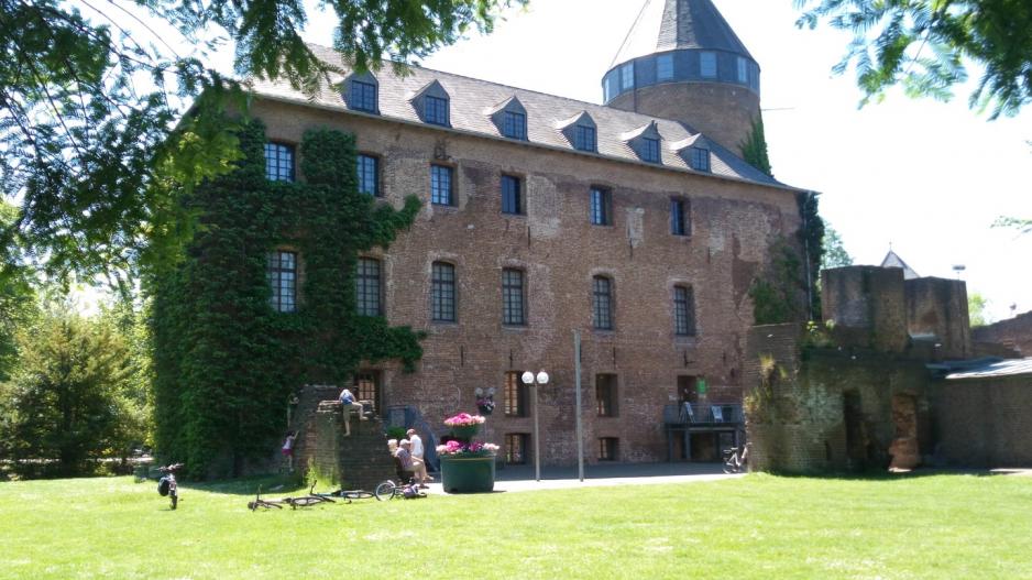 Burg Brüggen, wunderschön gelegen und immer einen Ausflug wert